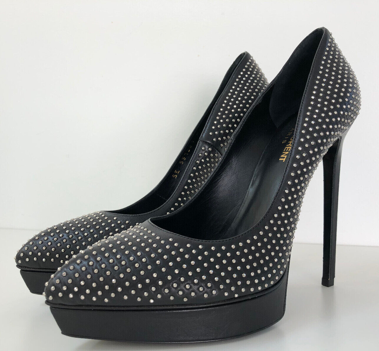 Nuova pompa YSL YVES SAINT LAURENT EU 40 US 9 Janis con borchie plateau in pelle nera