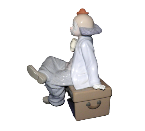 Nadal Clown Circus Figurine Porcelain Sitting on Trunk 2693 Vintage Lovely - Picture 8 of 11