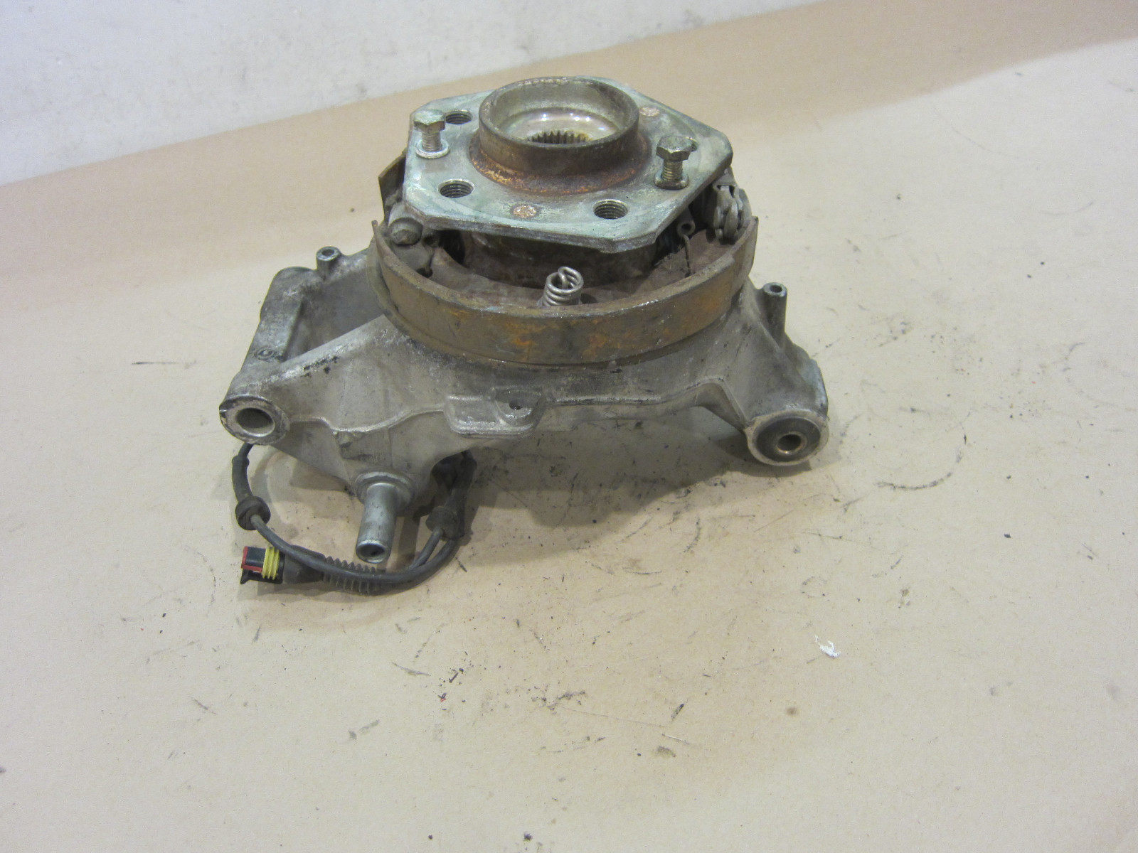 Maserati 4200 - RH Rear Hub Holder - Knuckel - W/Bearing - P/N 189334