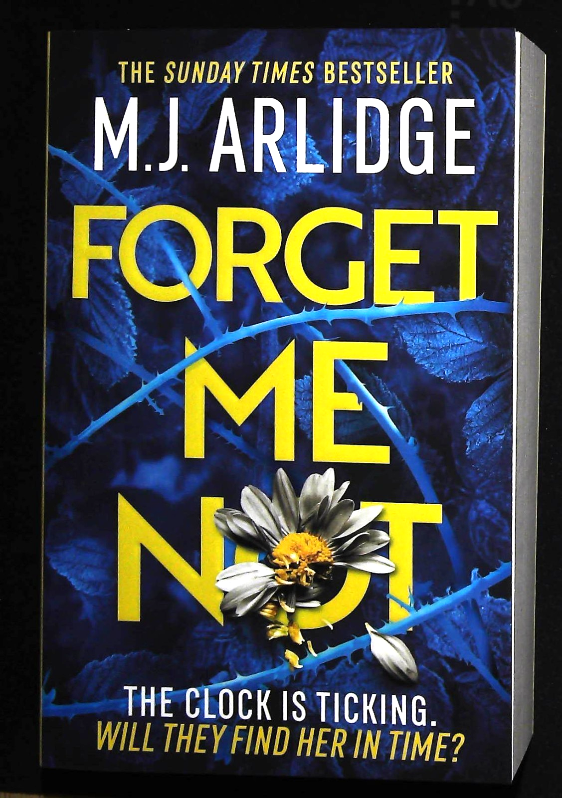M J Arlidge Forget Me Not Book NEW Novel (Paperback) Helen Grace
