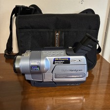 Sony Handycam DCR-TRV250 NTSC Digital-8 Camcorder 700x Digital Zoom Read