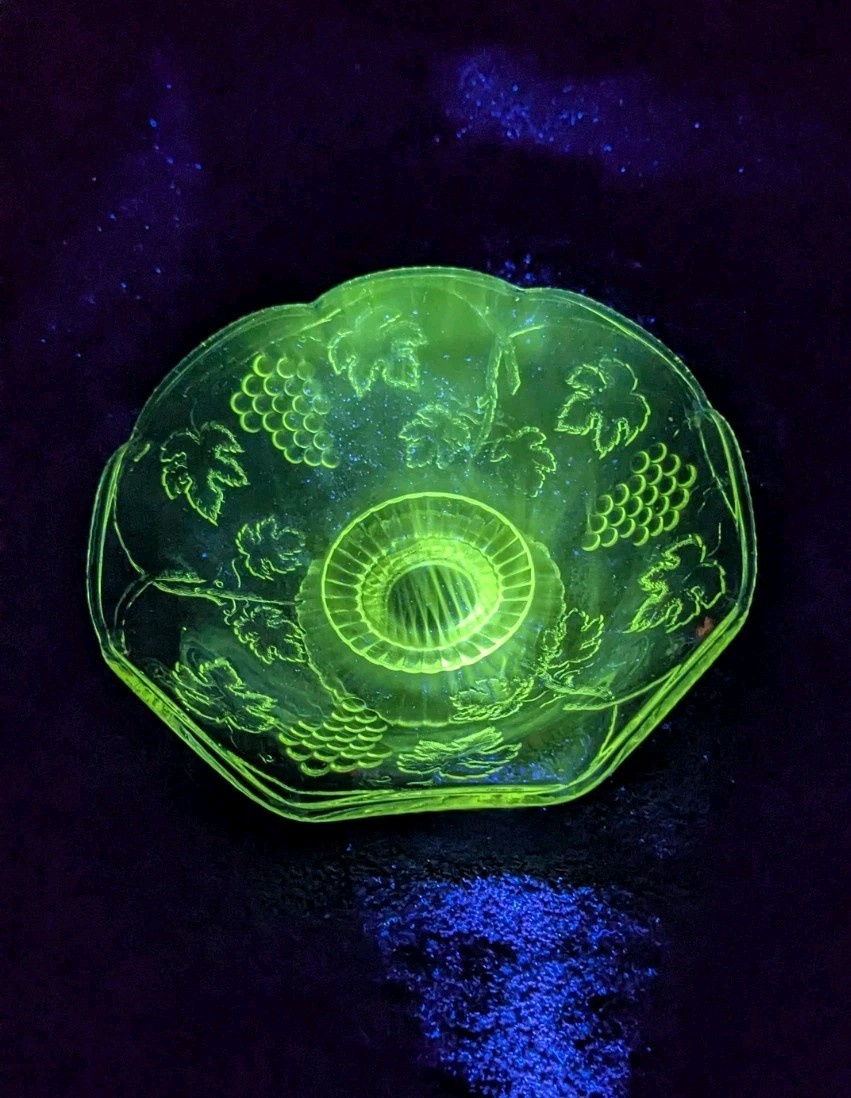 Vintage Uranium Glass Grape-Pattern Bowl – Depression Era, UV-Glowing Candy Dish