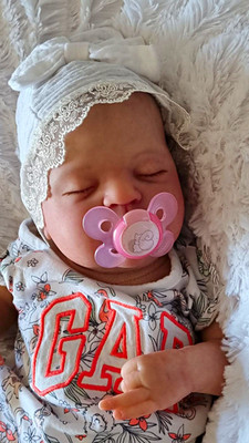 Babypuppe geschlossene Augen wie Reborn 