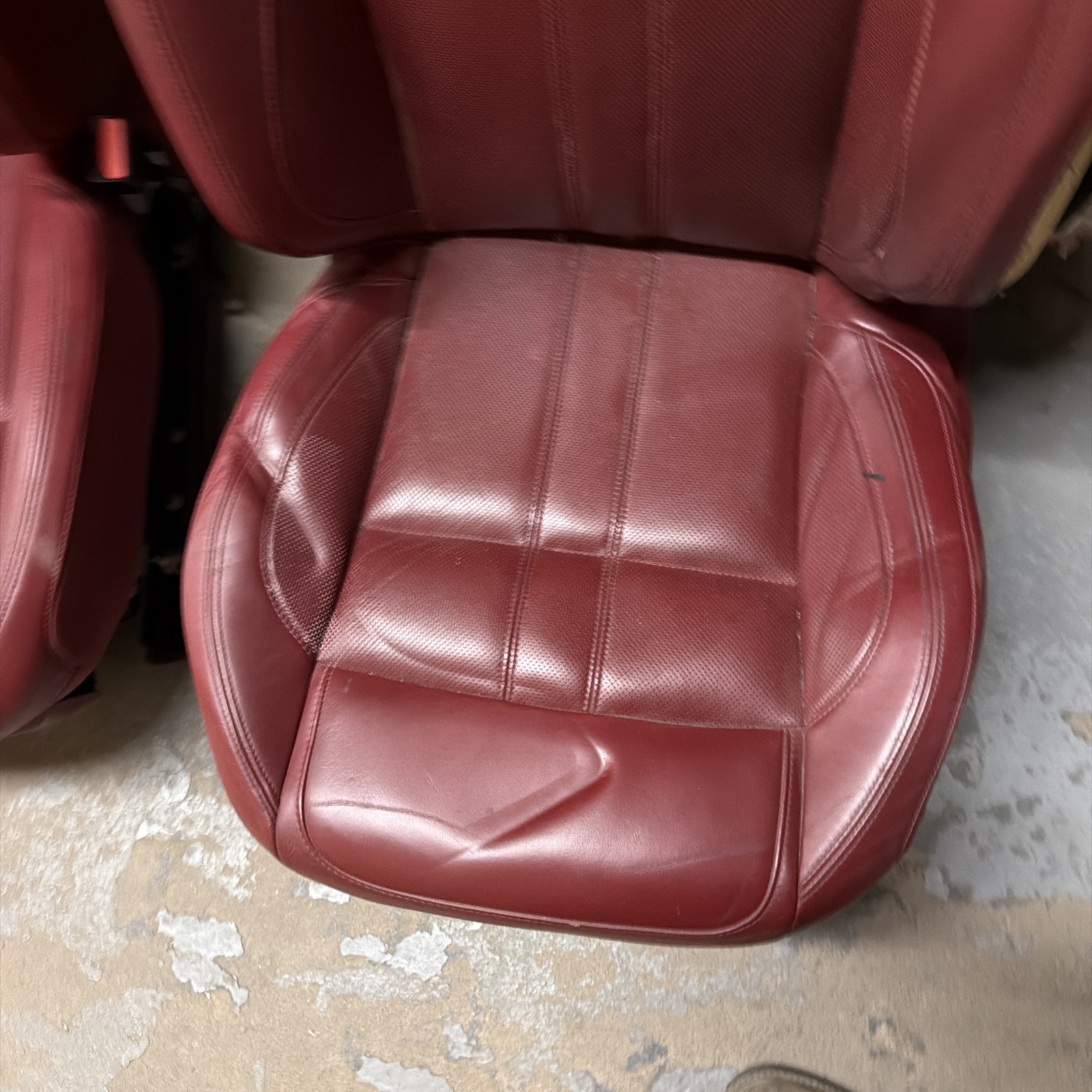 17-23 MASERATI GHIBLI SPORT FRONT SEAT PAIR LEATHER WITH WHITE STITCHING OEM RED