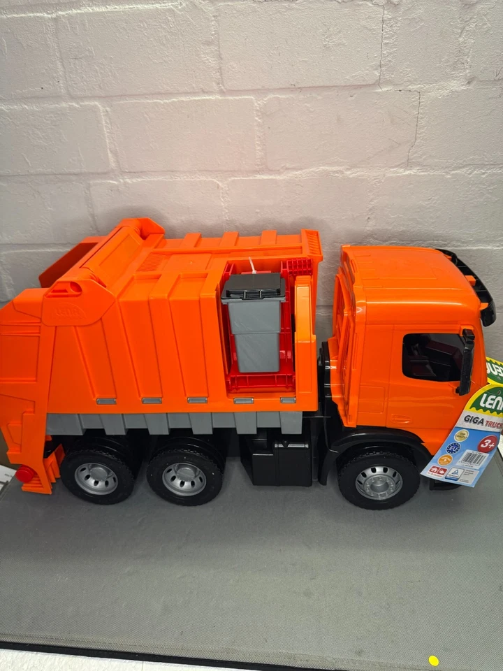 Neuwertig: Lena - GIGA Trucks Müllwagen Arocs - Bild 4 von 4