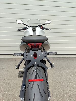 Heckumbau Triumph Daytona 660 Kennzeichenträger REVO Slim Tail Tidy GroFaTec