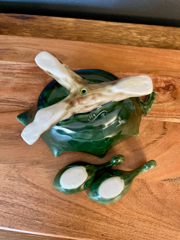 Tazón de nuez de hoja de acebo pintado a mano vintage y 2 cucharas para servir verde rojo Foto 4 de 4