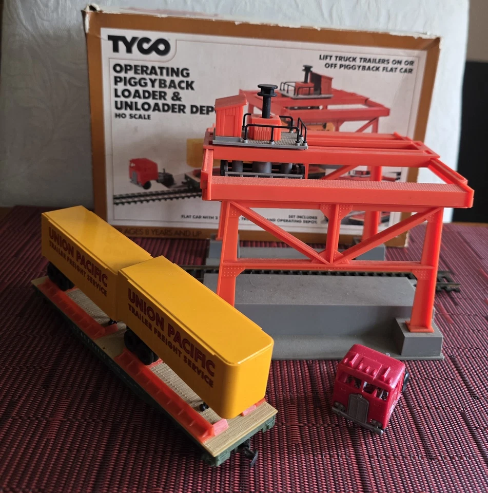 VTG TYCO Operating Piggyback Loader & Unloader Depot - Image 2 of 4