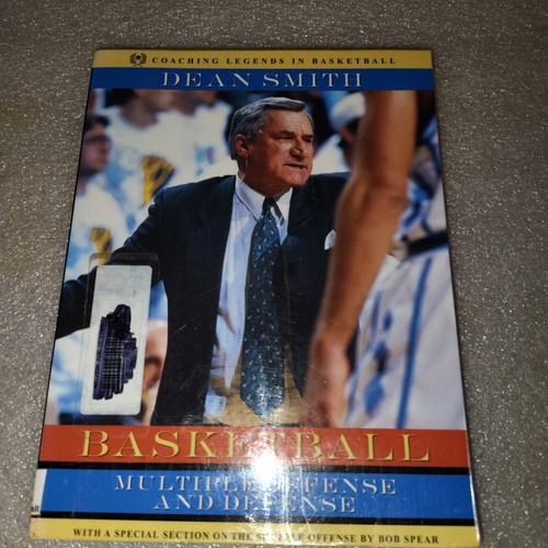 Dean Smith Basketball Multiple Offense Defense Bob Spear Coaching Book - Imagen 1 de 7