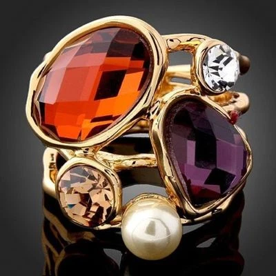 Ring Aus Legierung Mit Kristalle Farbe Der Rubin, Amethyst, Zirkonia, Eine Perle - Bild 1 von 2
