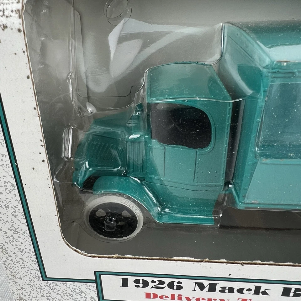 1989 Heilig-Meyers ERTL '1926 Mack BullDog Delivery Green Truck Coin Bank - Image 2 of 4
