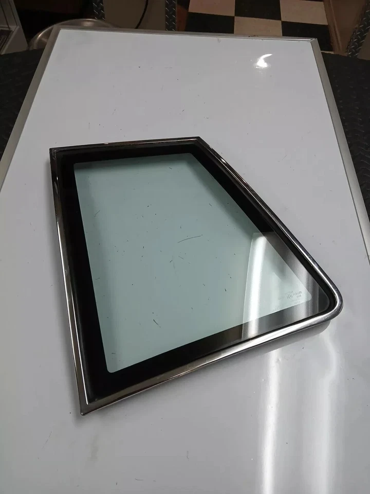 Chevy Monte Carlo 1981-1987 Driverside LH cuarto ventana vidrio con cromo Foto 2 de 2