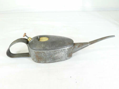 Outils objet de métier du XXe siècle et récents en laiton