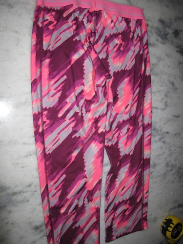 UNDER ARMOUR PINK DIGITAL PRINT CAPRIS GIRL'S YOUTH XL? TAGS CUT SEE MEASUREMENT - Picture 2 of 7