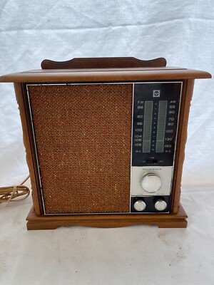 RCA # RZC 258L Maple Finish FM/AM Vintage Radio Tested Great Working Condition!