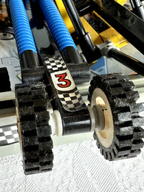 LEGO TECHNIC: Dueling Dragsters (8238)