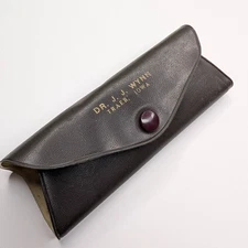 Vtg Dr. J.J. Wynn Traer Iowa Plastic Doctor Eyeglasses Case Glasses Advertising 