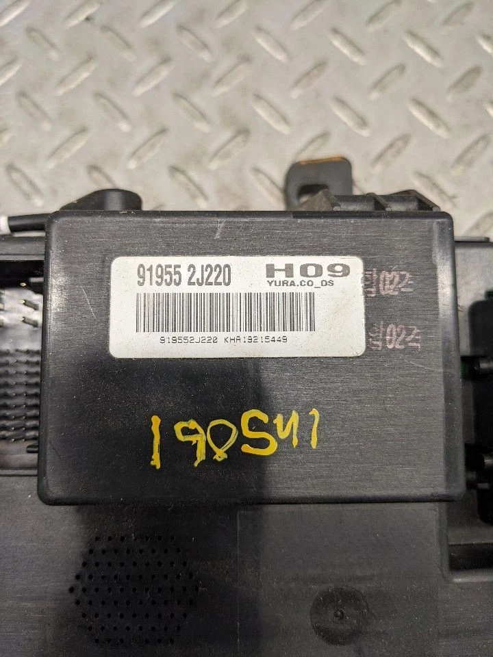 Caja relé de fusibles panel de instrumentos tablero Kia Borrego 2009-2011 91955-2J220 O 1172410 Foto 3 de 4