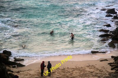 Foto 6x4 Schwimmen in Porthgwarra Ein Mittagsschwimmen in Porthgwarra von zwei har c2015