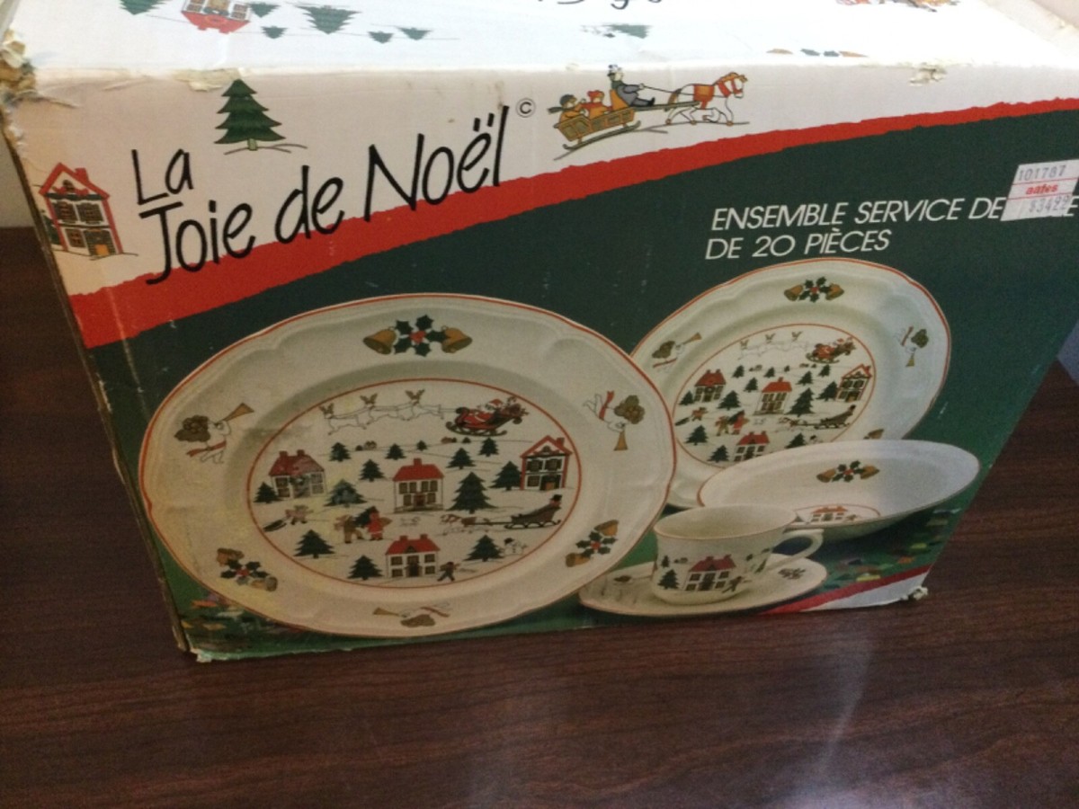 THE JOY OF CHRISTMAS 20pc Christmas Village Dinner Set COLLECTABLE