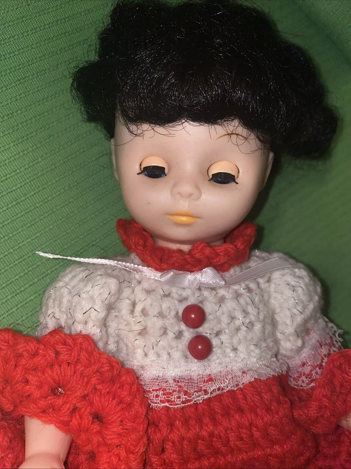 VETEMENTS Bambola vestito all'uncinetto gioca melodia natalizia vintage 12" letto