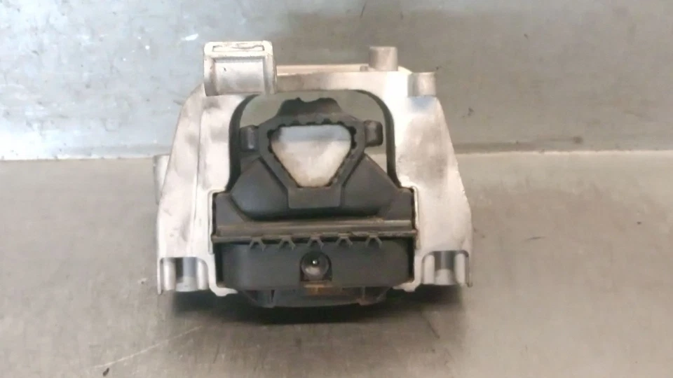 5Q0199262BJ RECHTER MOTORHALTER / 5Q0199262BJ / 5450402 FÜR SKODA SUPERB III 3V - Bild 3 von 4