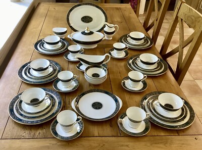 Royal Doulton Carlyle H5018 Dinner Service For Six People 50 Pieces  UK