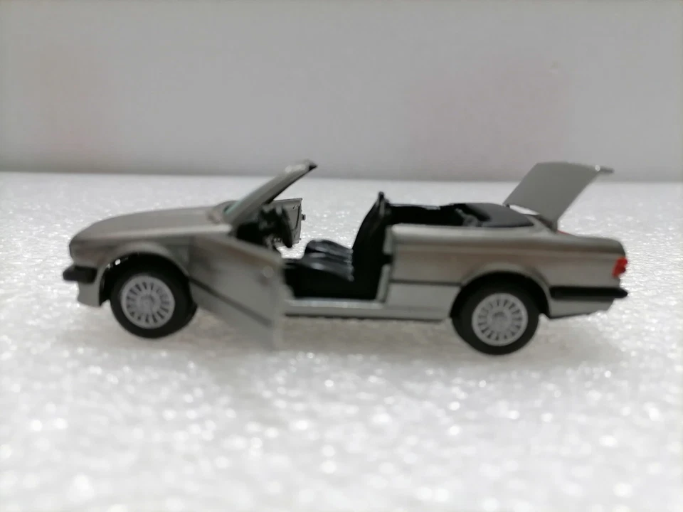 BMW 325i Cabrio 1989   - Vintage  diecast 1:43 Scale model Mint box - Image 2 of 4