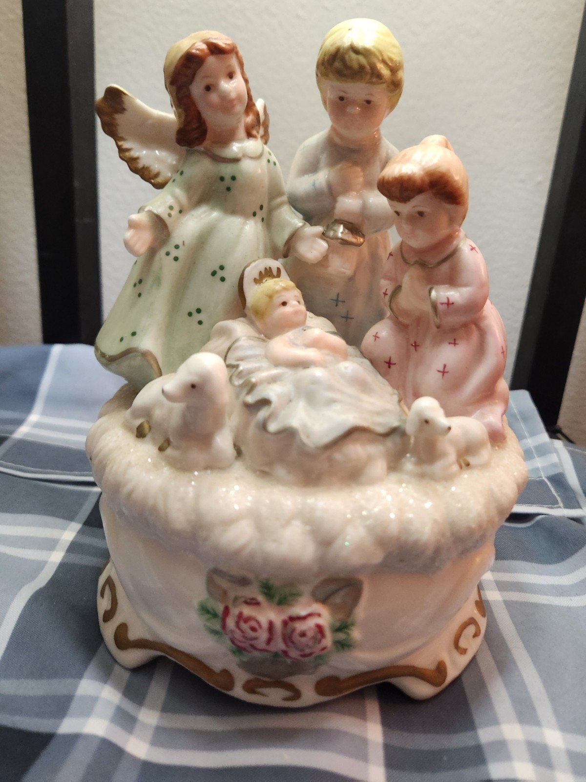 Ceramic Nativity Holy Family Angel Lamb Baby Jesus Music Box 