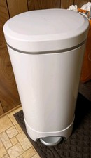 Munchkin Infant Diaper Pail, Powered by Arm Odor Control, Hands Free, White
