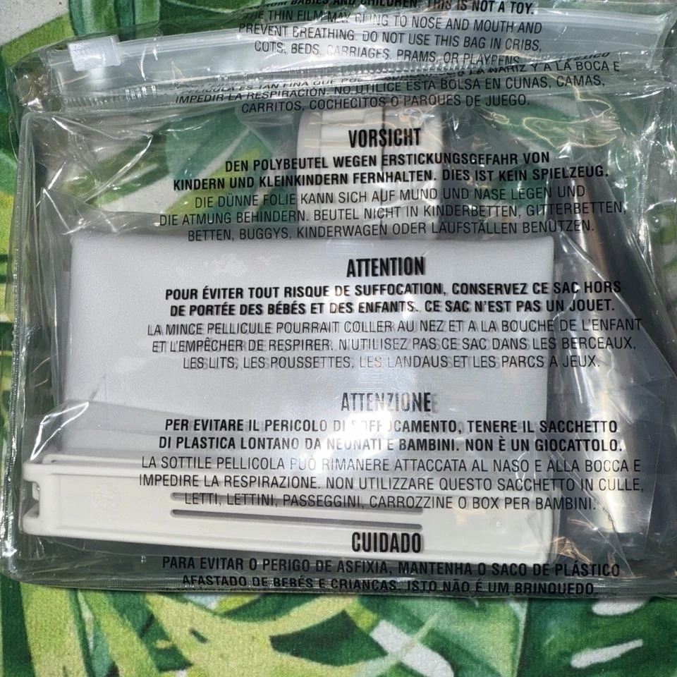 New! PAMPERED CHEF 100902 Decorating Dual Piping Bags w/ Pouch, Tips & Couplers - Image 2 of 2