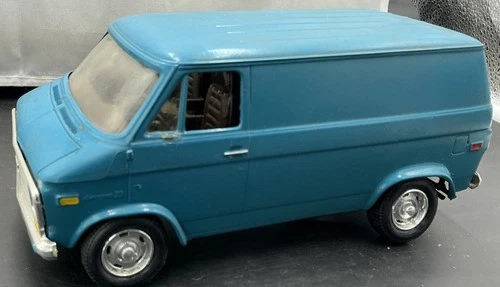 VINTAGE MODEL-AMT/MPC/REVELL  CHEVROLET CHEVYVAN30 CUSTOM VAN  - Picture 1 of 9