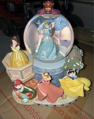 Disney A Dream Is A Wish Your Heart Makes Princess  snow globe