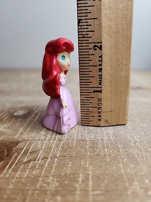 Zizzlingers Disney Princess Series 1: #4 Ariel 2'' Figure