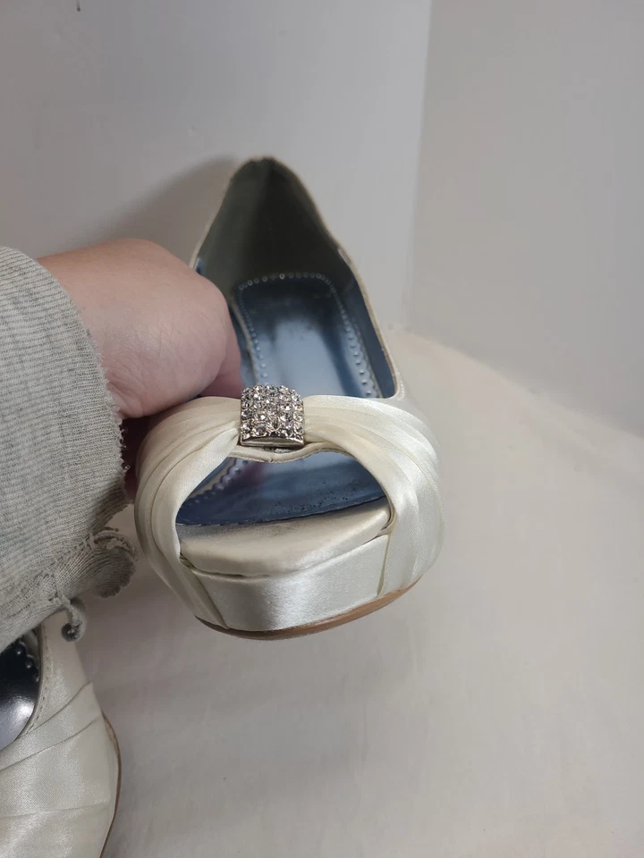 Davids Bridal 9M 425121 Diana Wedding Heel Shoes Ivory Satin Open Toe BridalUsed - Image 4 of 4