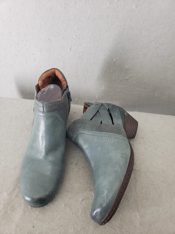 Cobb Hill Women Boots 10 Blue Leather Ankle Low Heel Booties Boho Ankle Shoes - Image 4 of 4