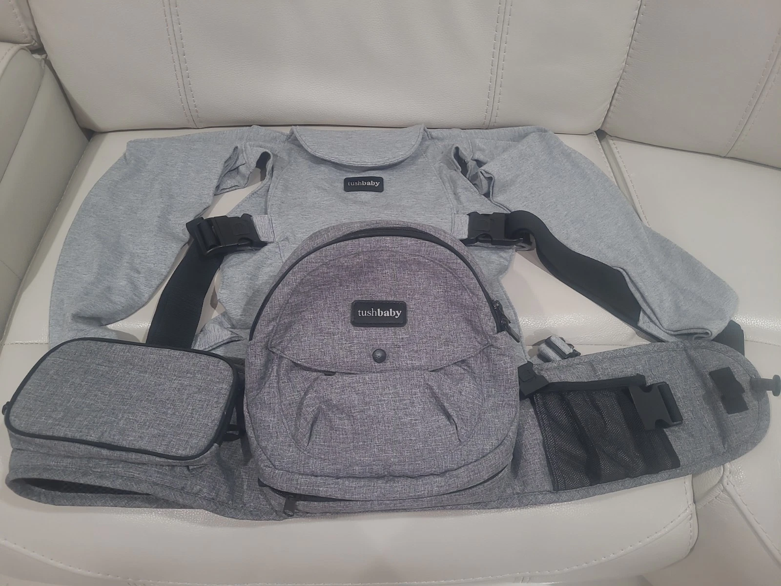 Tushbaby Hip Seat Baby Carrier with Snug Attachment – Gray Toddler