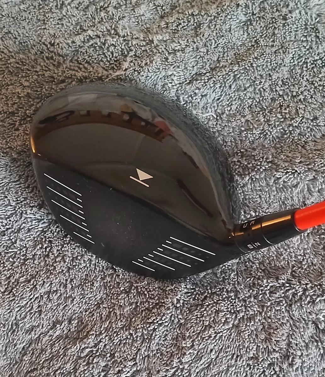 Titleist 913D3 Driver 9.5° Right-Handed Stif Flex Graphite Shaft