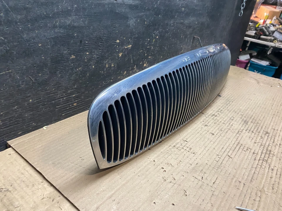 1997 to 2005 Buick Park Avenue Front Grille Grill V2455 DG - Image 3 of 4