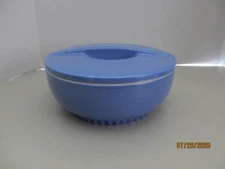 MONTGOMERY WARD VINTAGE CASSEROLE OR REFRIGERATOR DISH  MADE BY HALL CHINA #5122