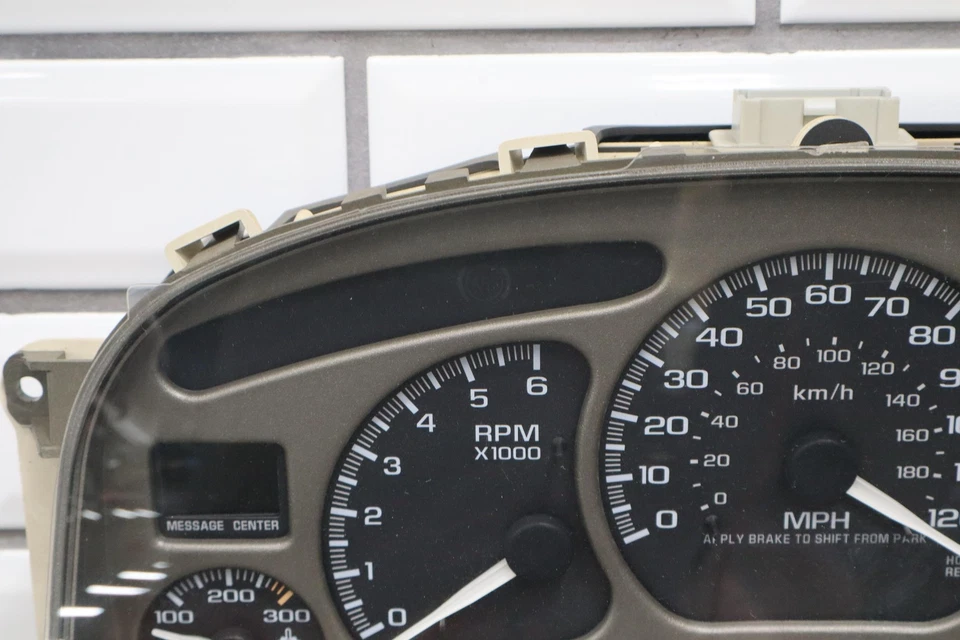 GMC Sierra C3 Denali 2002 velocímetro grupo fabricante de equipos originales 226 k probado 16252295 Foto 3 de 4