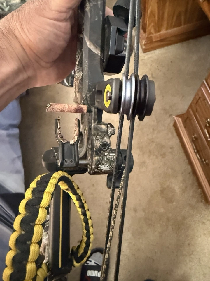 2009 Mathews Monster 6.  29" L enth - 70lbs Draw  33.5 ATA. See description  - Image 4 of 4