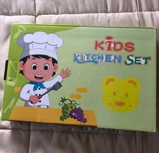 NEW IN BOX KIDS KITCHEN DESSERT BAKING SET
