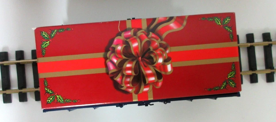 LGB 42210 CHRISTMAS BLUE GONDLA w/ RED PRESENT     VERY RARE - Image 3 of 4