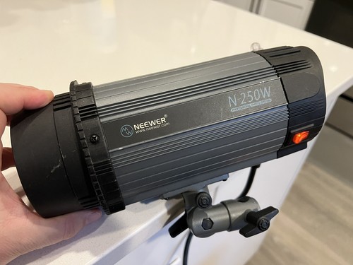 NEEWER N-250W Professional Photo System Studio Light Flash - Works - Need Bulbs - Picture 2 of 5
