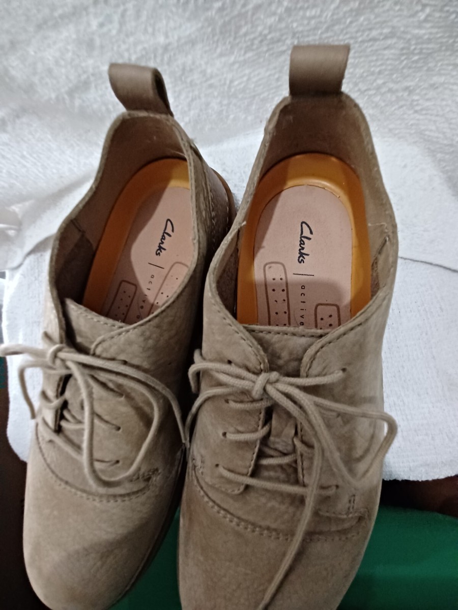 clarks bushacre 2 sand suede