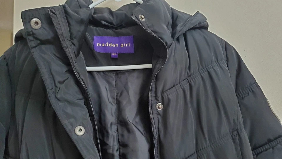 Abrigo largo de invierno pequeño MADDEN GIRL para mujer negro de piel sintética  Foto 4 de 4