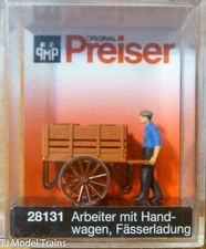 Preiser HO #28131 Worker Pushing Handcart w/Load of Barrels