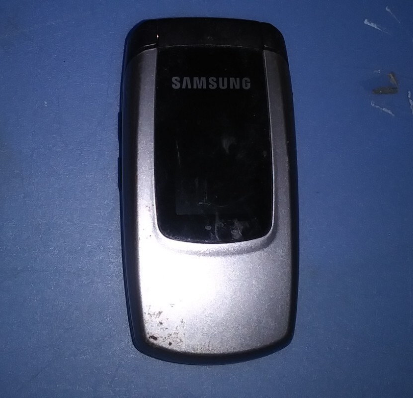 Samsung Flip Phone | Gray | 2.2 in Screen | 2.0 MP Camera