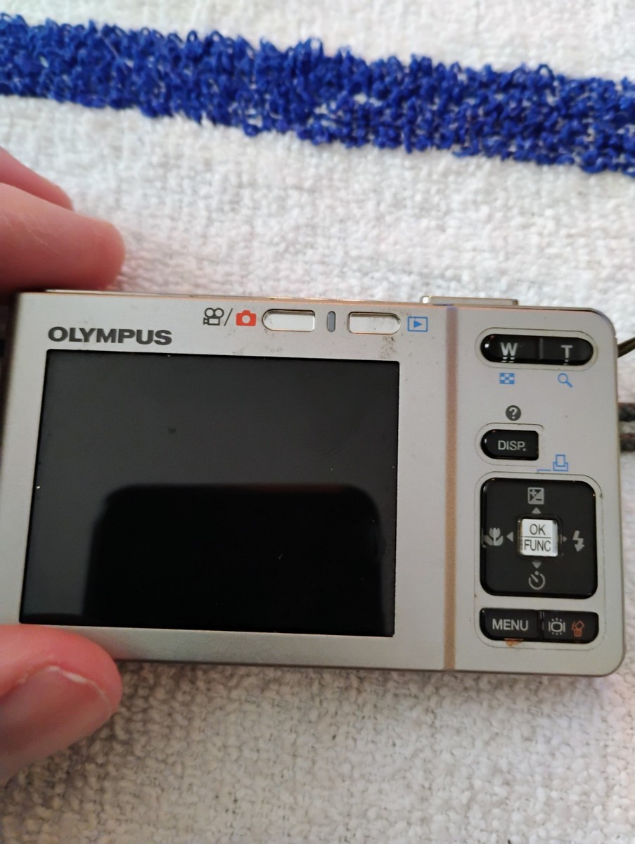 Olympus FE-360 Digital Point & Shoot Silver Camera 8.0 Zoom Read
